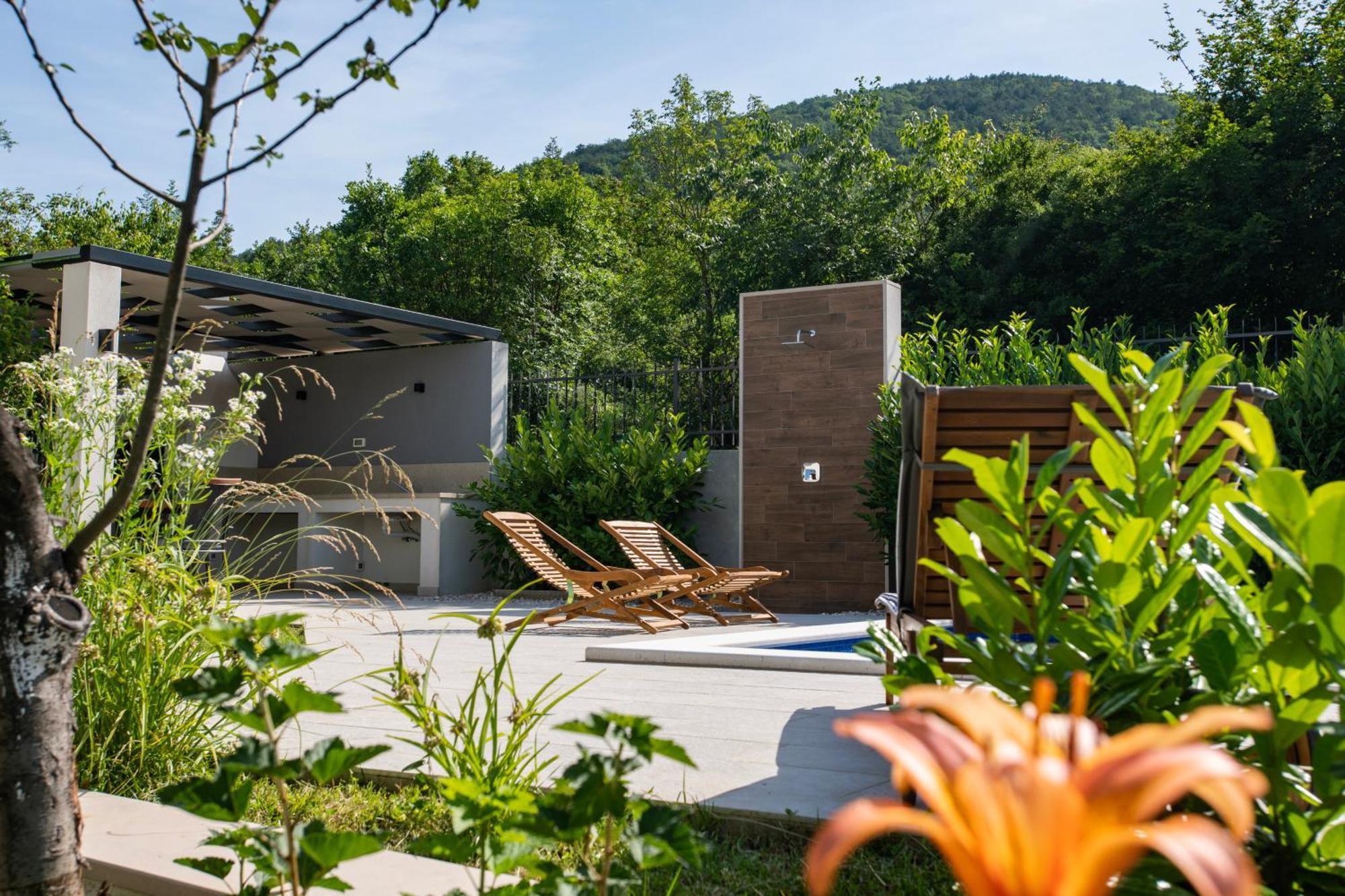 Villa Latica Dicmo Exterior foto