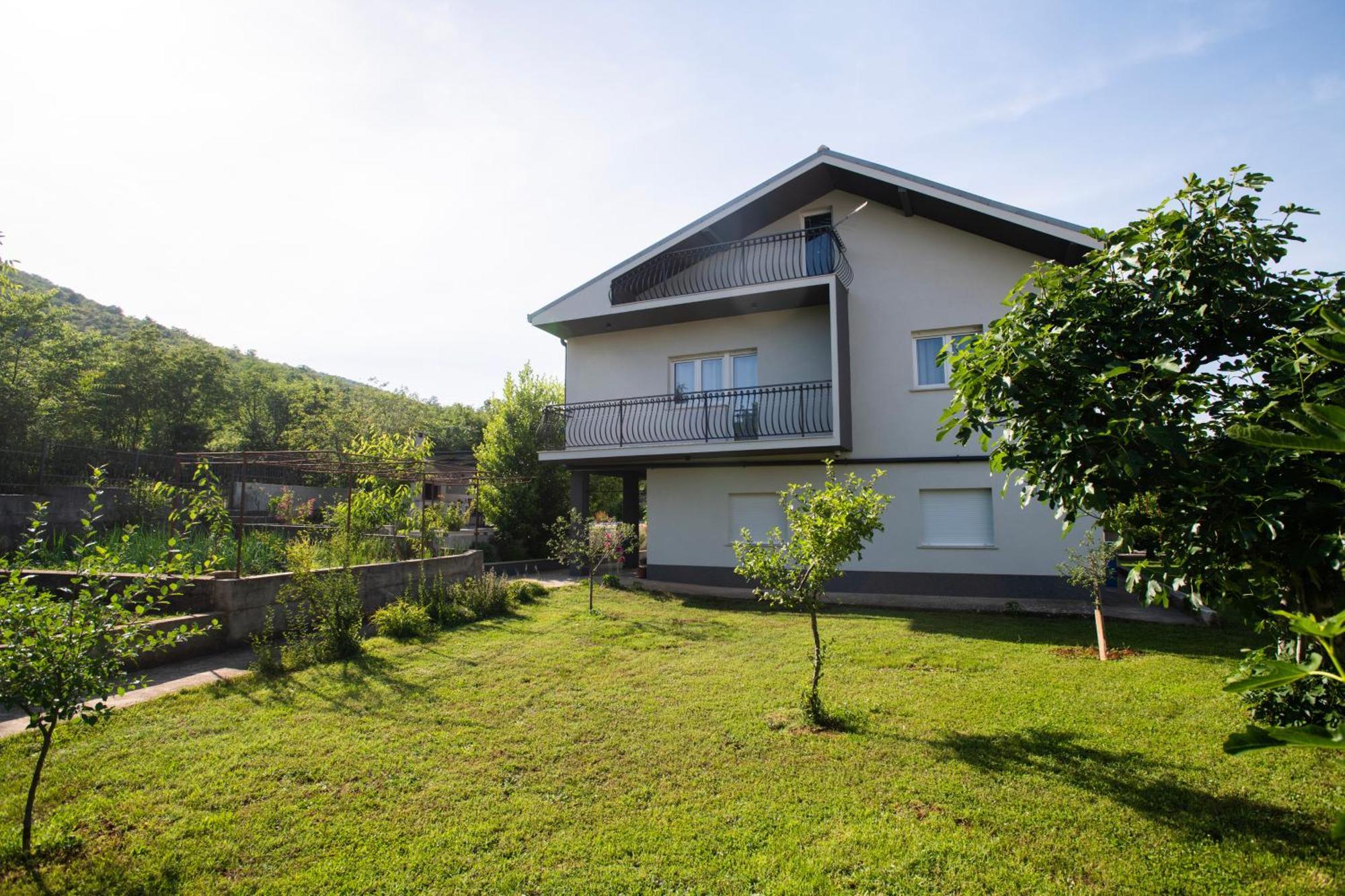 Villa Latica Dicmo Exterior foto