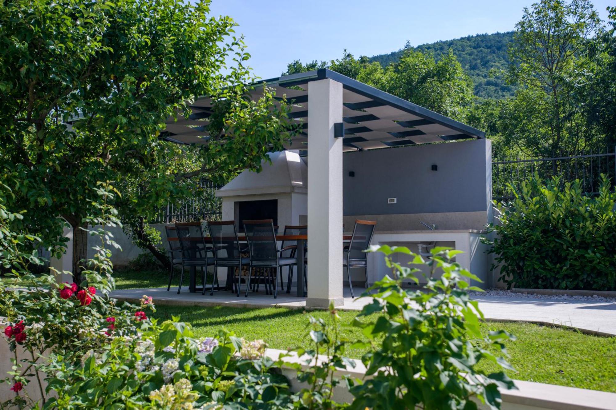 Villa Latica Dicmo Exterior foto